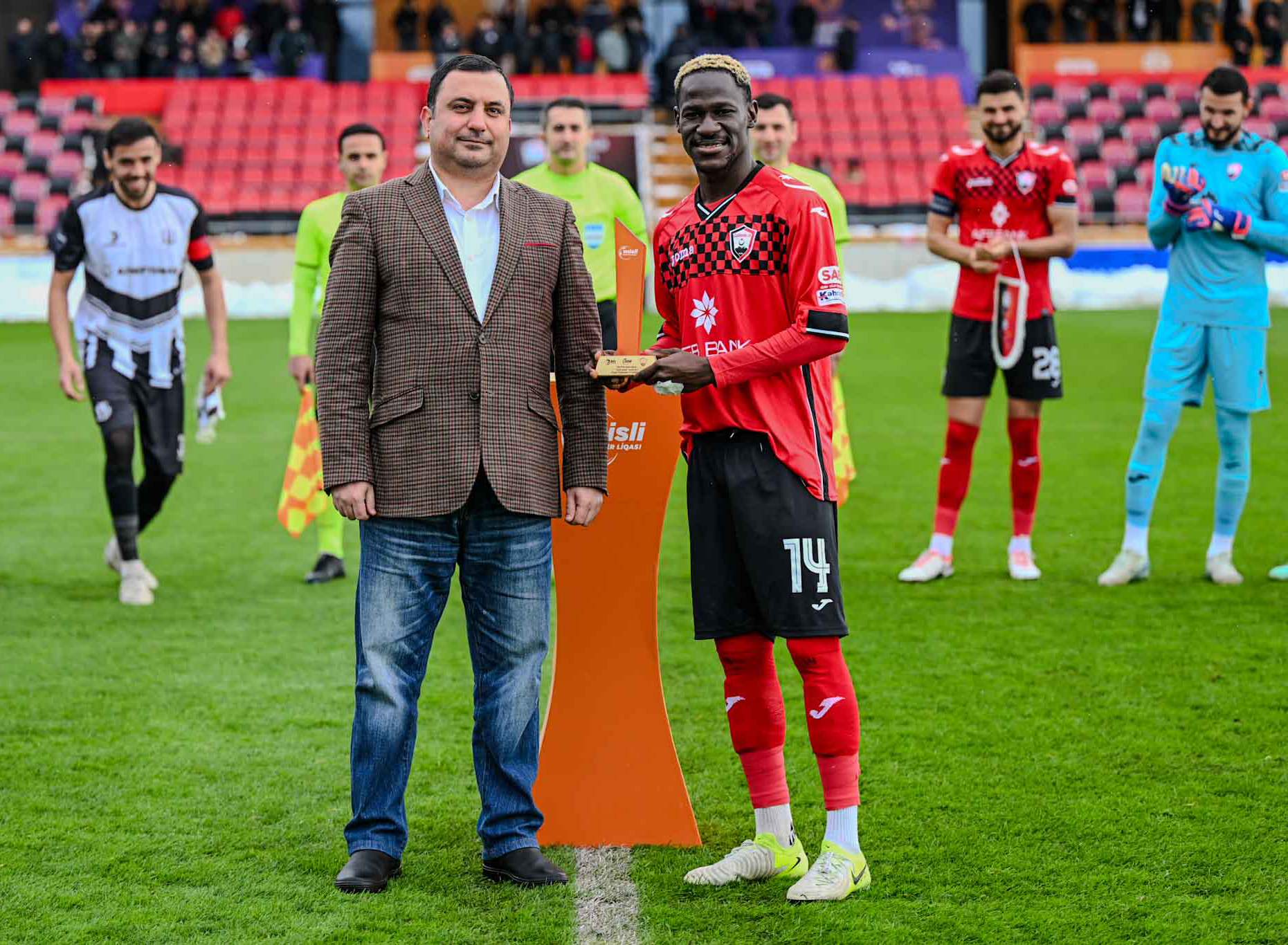 Domi Massumo Được Vinh Danh: Bàn Thắng Đẹp Nhất Tháng Và Những Cơ Hội Cá Cược Hấp Dẫn